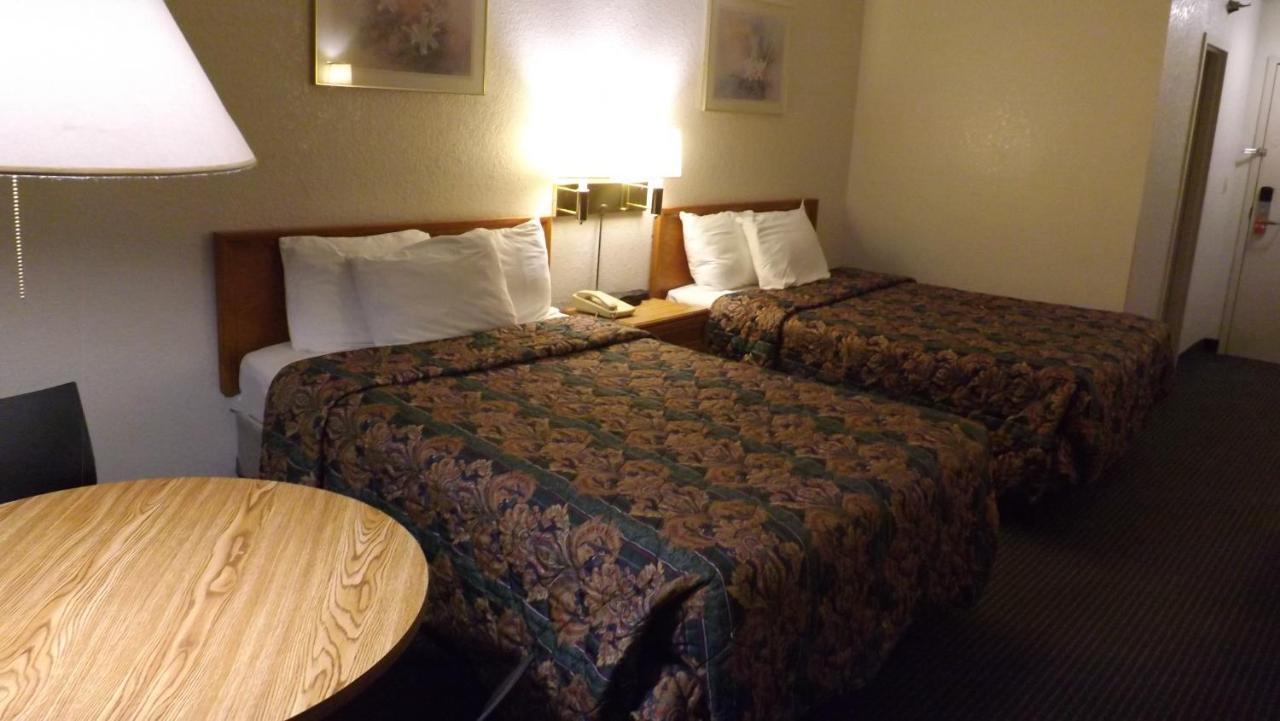 Kci Lodge Kansas City Room photo