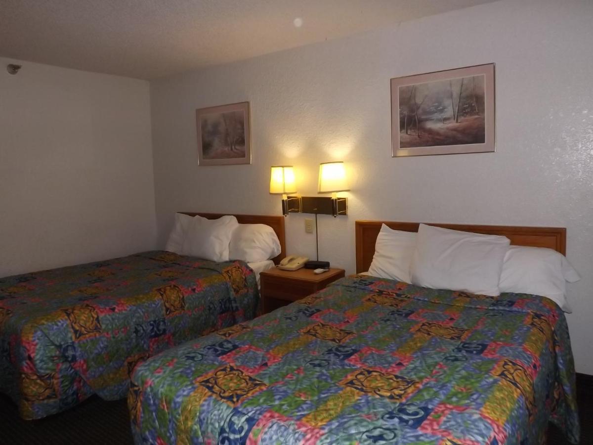 Kci Lodge Kansas City Room photo